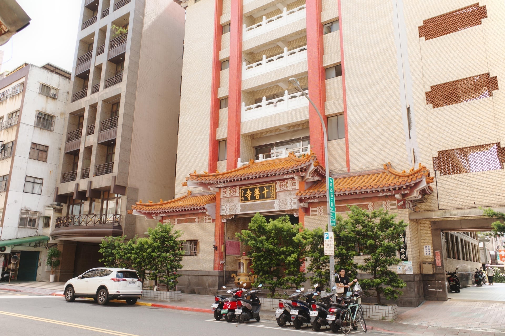 牙科診療椅上的手術燈