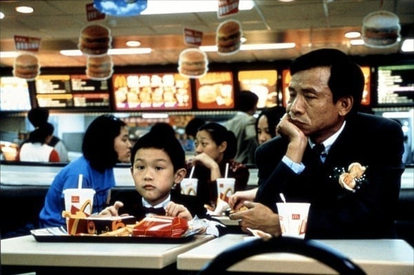 男主NJ帶兒子洋洋於麥當勞用餐